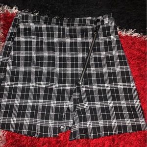 Plaid skirt / shorts